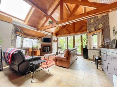 Maison de ±162m² sur 4a10 , 3/4ch, garage, terrasse, jardin.