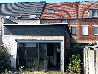 Rijwoning met 3 slaapkamers en garage te koop in Harelbeke