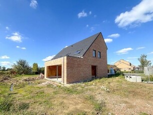 Hedendaagse ruime 3-slaapkamer woning nabij centrum Eernege