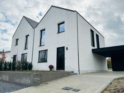 Luxueus afgewerkte nieuwbouwwoning 4 slaapkamers Stevoort