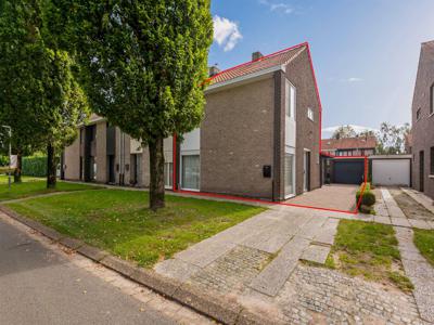 Rustig gelegen woning met drie slaapkamers en tuin.