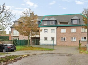 Centraal gelegen dakappartement met terras en garage in Liez