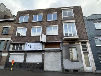 handelsruimte van +/- 300m² te huur in het centrum van Char