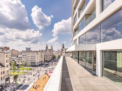 Kantoren met zicht op skyline Antwerpen aan Centraal station