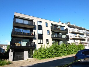 Appartement met terras, kelder, Pk en gemeenschapelijk tuin