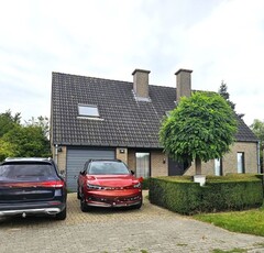 Ruime villa (volledig gemeubeld) met tuin en garage in gr...