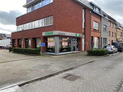 Handels of kantoorruimte met 142 m² oppervlakte