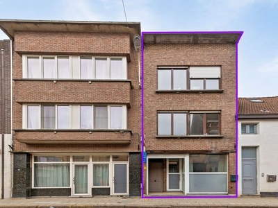 Woning met een duplex appartement.