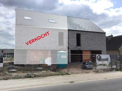 2 buitengewone woningen te koop