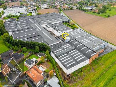 Instapklare en geïsoleerde OPSLAGRUIMTE (± 150 m2) met elekt