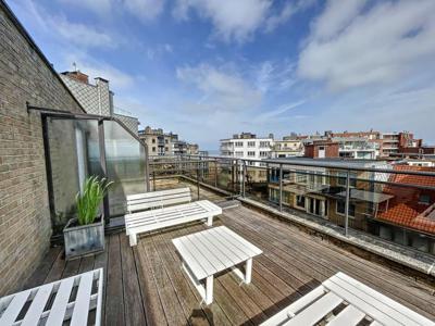 Moderne penthouse 4 slaapkamers met zijdelings zeezicht