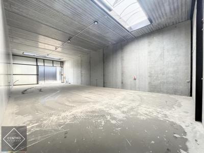 NB MAGAZIJN (267m2) te huur, inclusief 2 private parkeerplaa