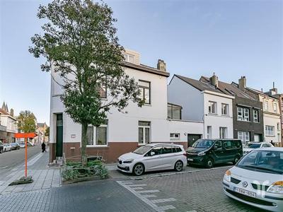 Ruime hoekwoning in centrum van Oostende, op wandelafstand v