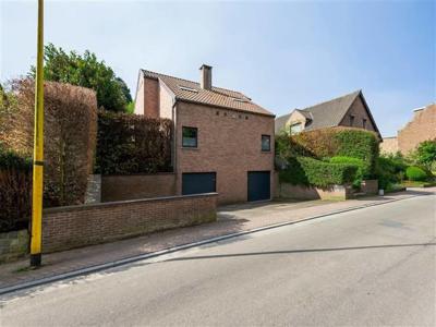 villa in prima staat met zonovergoten tuin aan de leefruimte