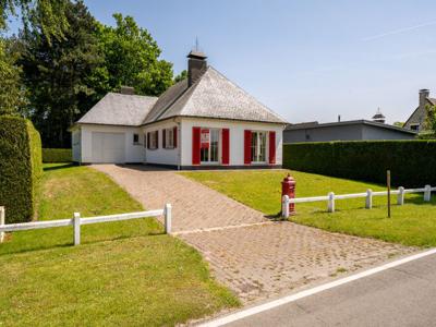 Vrijstaande villa met ruime tuin