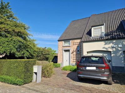 Woning met 3 slaapkamers, garage en tuin