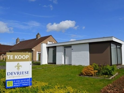 Bungalow op 970 m² met landelijk zicht te koop in Gullegem