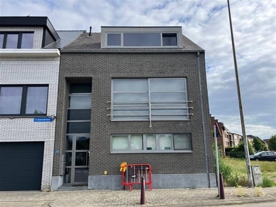 Gunstig gelegen ruim appartement met 2 slaapkamers en terras