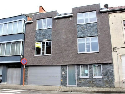 Instapklaar duplex tweeslaapkamerappartement met terras