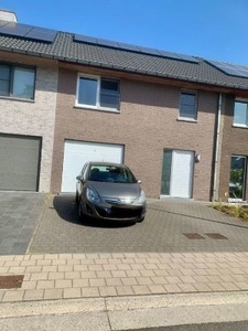 Nieuwbouw woning met garage te Deerlijk 900€/maand