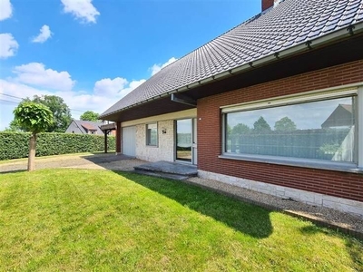 TOFFE WONING met OPRIT, CARPORT, en TERRAS & TUIN