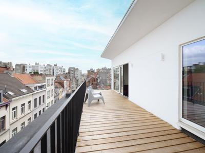 Appartement met prachtig dakterras op centrale ligging