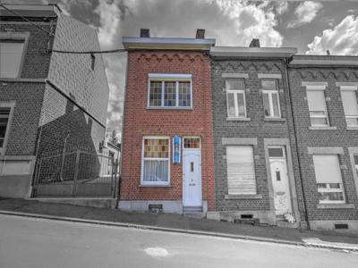 MAISON 2-3 CHAMBRES A RENOVER AVEC TERRASSE ET PETIT JARDIN