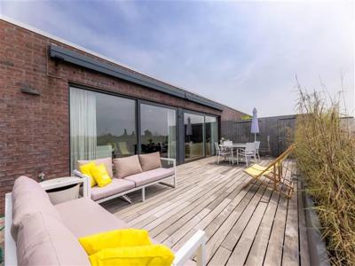 Recent penthouse met zonovergoten terras