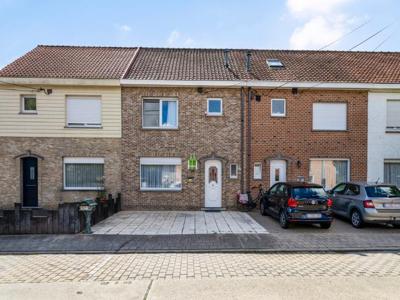 Tussenwoning met zongerichte tuin en drie slaapkamers