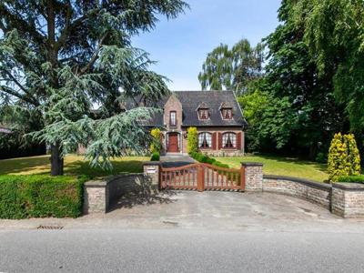 VILLA MET NIJVERHEIDSGEBOUW