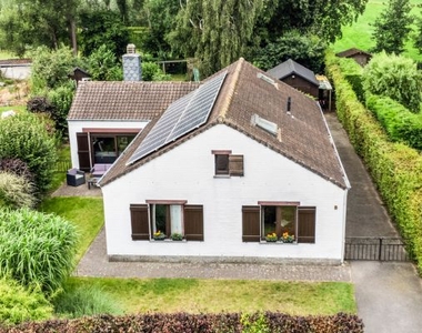 Ruime gezellige woning met prachtige tuin