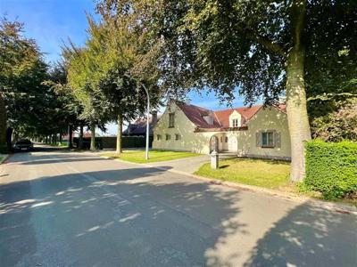 TOPGELEGEN VILLA met PRAKTIJK, ZWEMBAD & SAUNA, GARAGE en ha