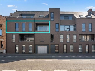 Lichtrijk en ruim appartement met twee terrassen en ondergro