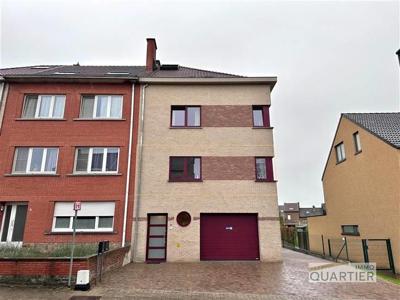 Appartement (2 slpks) met terras, dubbele garage en gemeensc