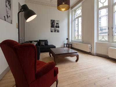 GEMEUBELD één slaapkamer appartement in een prachtig herenhu