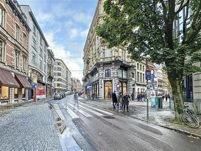 Gezellig 2 slaapkamer appartement met uniek terras in centru