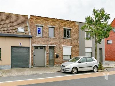 Grotendeels gerenoveerde woning met zonnepanelen, garage met