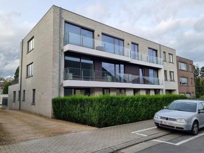 Heel recent appartement met 2 slks & zonnige tuin