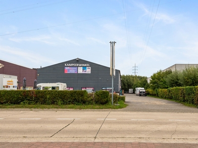 Industrieel gebouw (1300m²) met mogelijkheden op 2.609m² in KMO-zone Lerenveld!