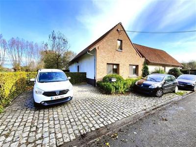 Landelijke fermette bestaande uit 4 kamers met tuin.