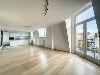 Pl. Brugmann: Schitterend duplex penthouse + terrassen