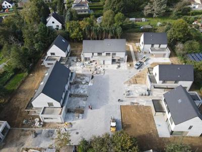 Prive-behuizing van 4 villa's, 4 huizen en 2 duplexen