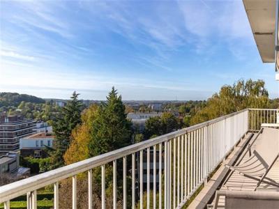 Superbe Penthouse de 3 Chambres avec Suite Parentale et gara