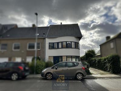 Woning met praktijkruimte op goede locatie.