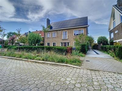 Zeer ruime woning met tuin nabij de Sterre en Gent-Sint-Piet