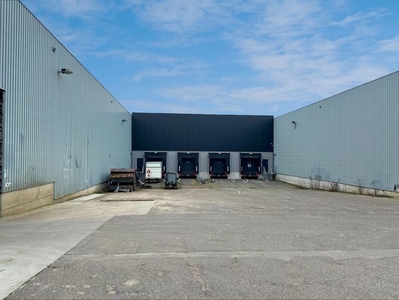 2.650 m² magazijn in industriezone nabij de E314