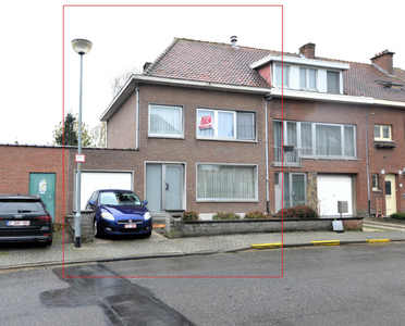 Aangename woning met aansluitende garage en rustige ligging.