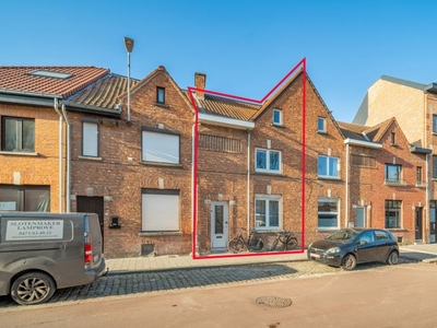 Goed gelegen woning met 2 ruime slaapkamers, een dressing...