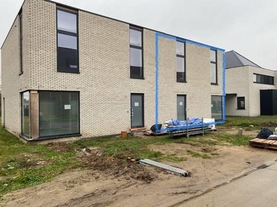 Hedendaagse BEN-woning TE HUUR nabij het centrum van Lochris