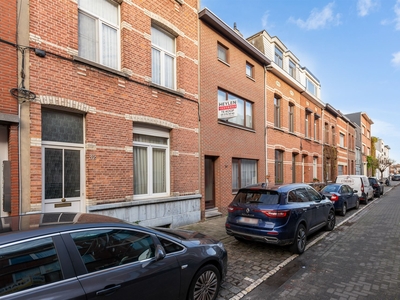 Op te frissen woning met 4 slaapkamers en tuin!